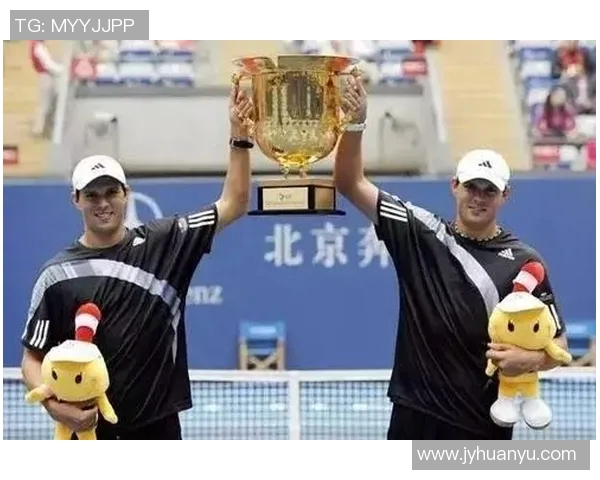 南京网球队运营模式解析与网球热点发展趋势探讨